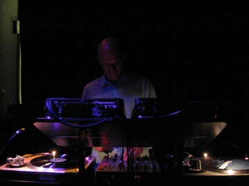 DJ Michael Moore, did a great job as DJ at the post-gig hang at the Bimhuis