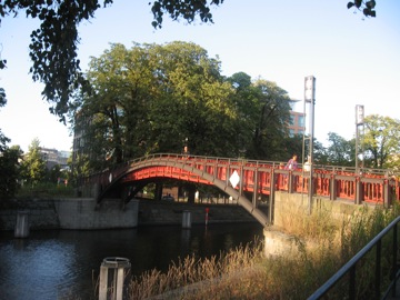 Bridge to the embassies